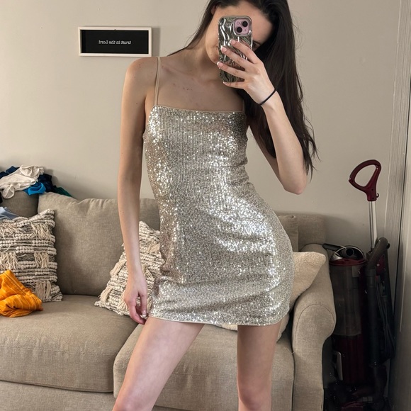 H&M Dresses & Skirts - NWOT H&M Sequin Mini Dress